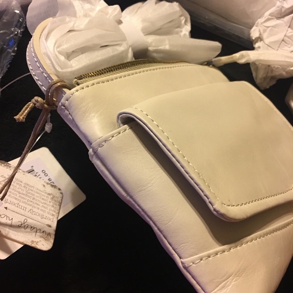 Cream Magnolia Hobo Bag. - Picture 2 of 8